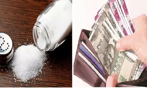 एक चुटकी नमक का ये टोटके बना देगा आपको करोड़पति, जानिए कैसे? एक चुटकी नमक का ये टोटके बना देगा आपको करोड़पति, जानिए कैसे?