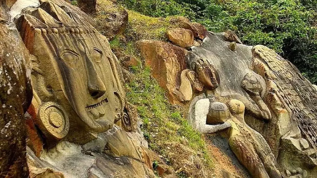 Unakoti: त्रिपुरा की ऐसी अद्भुत जगह जहां मौजूद है 99 लाख 99 हज़ार 999 मूर्तियां