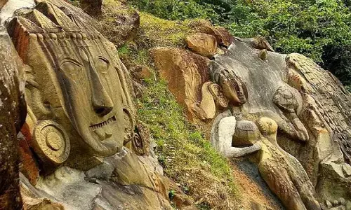 Unakoti: त्रिपुरा की ऐसी अद्भुत जगह जहां मौजूद है 99 लाख 99 हज़ार 999 मूर्तियां Unakoti: त्रिपुरा की ऐसी अद्भुत जगह जहां मौजूद है 99 लाख 99 हज़ार 999 मूर्तियां