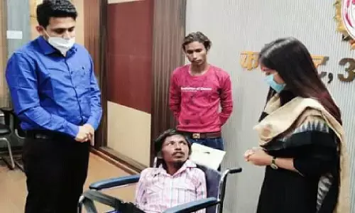 दिव्यांग की पीड़ा सुनकर भावुक हुए Anuppur Collector, फिर किया ये नेक काम