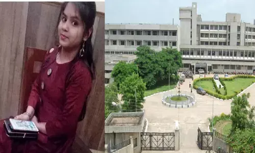 Rewa News: मेंहदी का रंग नही हुआ था फीका की SGMH स्टाफ नर्स ने उठाया खौफनाक कदम, कमरे में मिला शव Rewa News: मेंहदी का रंग नही हुआ था फीका की SGMH स्टाफ नर्स ने उठाया खौफनाक कदम, कमरे में मिला शव