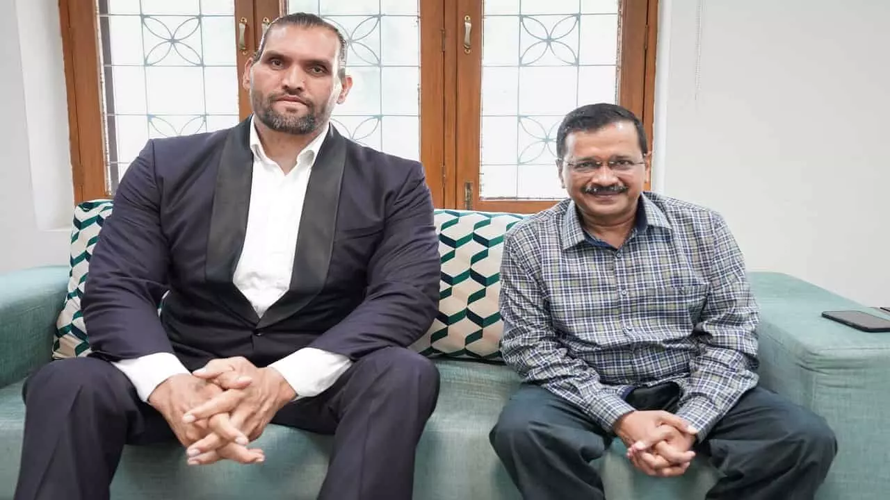 अब राजनीतिक मंच पर कुश्ती करेंगे The Great Khali, AAP में हो सकतें हैं शामिल