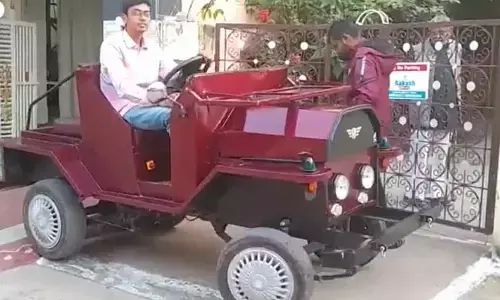 MP के इंजीनियर ने बनाई इलेक्ट्रिक कार, 30 रूपये के खर्च में 185 किमी तक दौड़ेगी