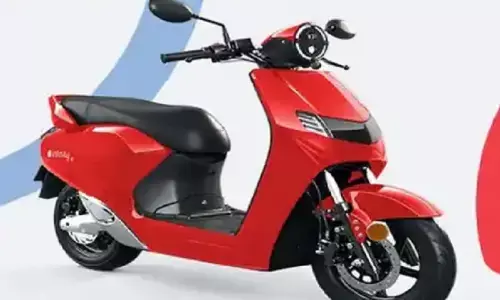 Cheapest Electric Scooter: सिर्फ 36 हज़ार में मिल रही 85km चलने वाली स्कूटी, 499 रुपए में कर सकते हैं बुकिंग