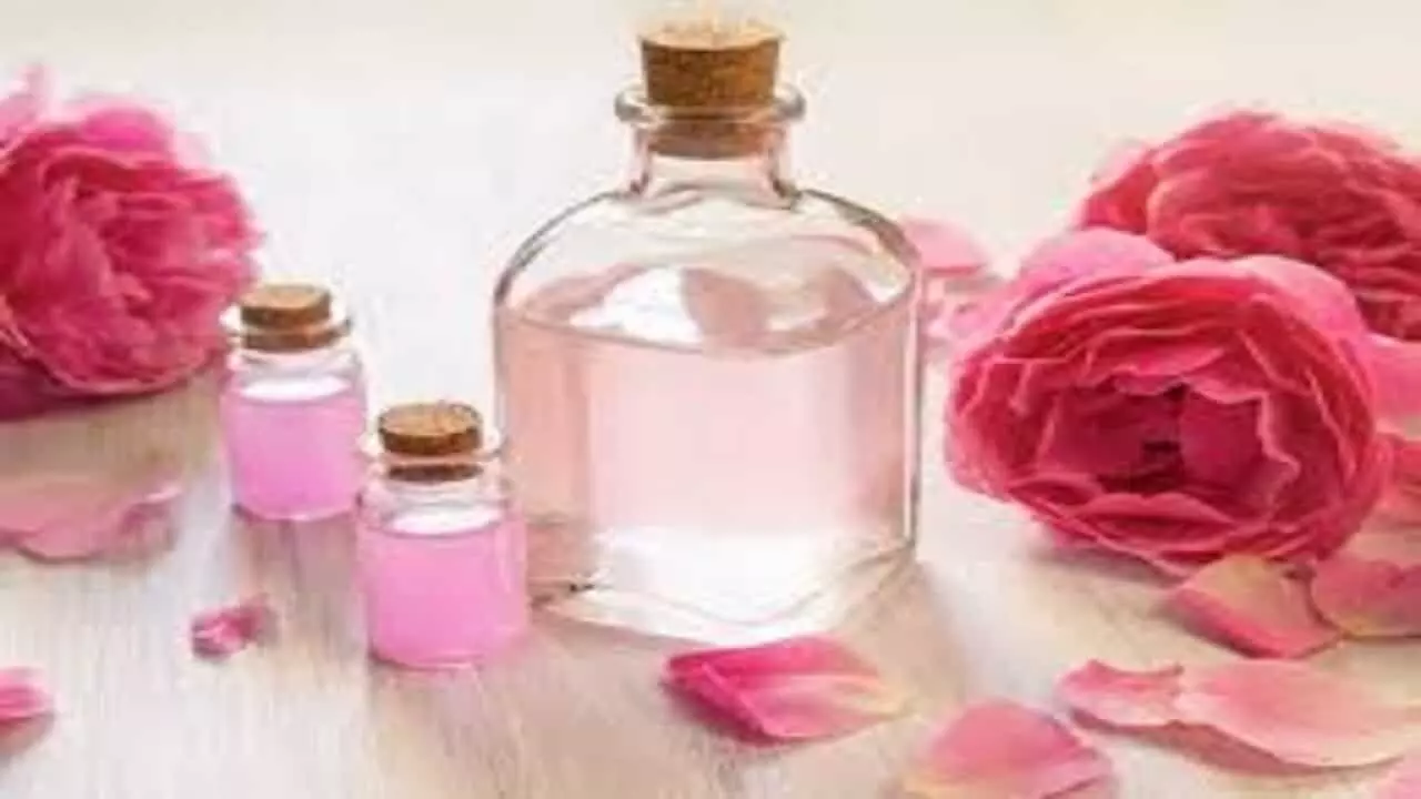 Rose water benefits: गुलाब जल लाएगा खूबसूरती में चार-चाँद जानिए कैसे?