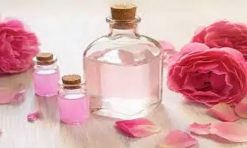 Rose water benefits: गुलाब जल लाएगा खूबसूरती में चार-चाँद जानिए कैसे?