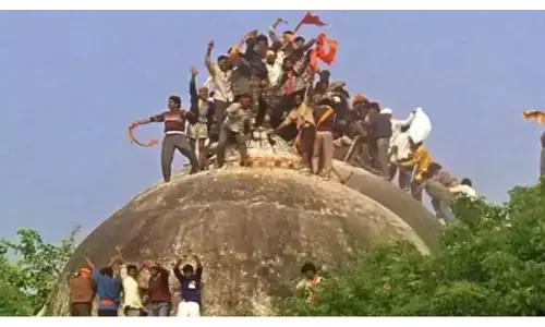 Babri demolition:आज के ही दिन कारसेवकों ने गिरा दिया था राम जन्मभूमि में बना विवादित ढांचा