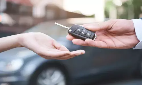 Car Loan: कार लोन चुकाने के लिए पैसे नहीं, फिर भी बिक जाएगी फाइनेंस कराई हुई गाडी, जानिए प्रोसेस Car Loan: कार लोन चुकाने के लिए पैसे नहीं, फिर भी बिक जाएगी फाइनेंस कराई हुई गाडी, जानिए प्रोसेस