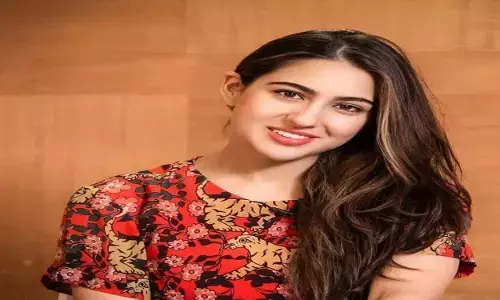 Sara Ali Khan दिल्ली की सड़कों पर बेपरवाह होकर घूमती दिखी, इनका नॉर्मल लुक और बिंदास अंदाज लोगो को खूब लुभा रहा Sara Ali Khan दिल्ली की सड़कों पर बेपरवाह होकर घूमती दिखी, इनका नॉर्मल लुक और बिंदास अंदाज लोगो को खूब लुभा रहा