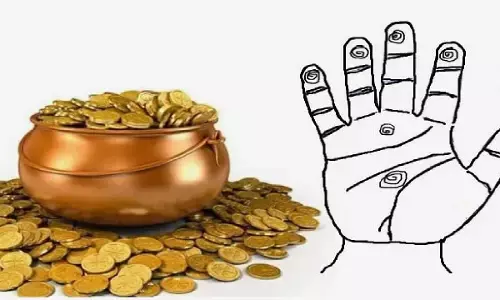 अगर आपके उंगलियों में ये है निशान तो आप हो जाएंगे मालामाल, पैसो की होगी बारिश, जानिए!
