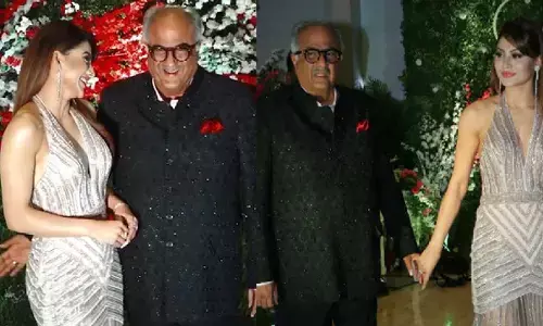 Boney Kapoor ने Urvashi Rautela के हिप्स में मारा हाँथ, बोनी की इस हरकत से मचा बवाल Boney Kapoor ने Urvashi Rautela के हिप्स में मारा हाँथ, बोनी की इस हरकत से मचा बवाल