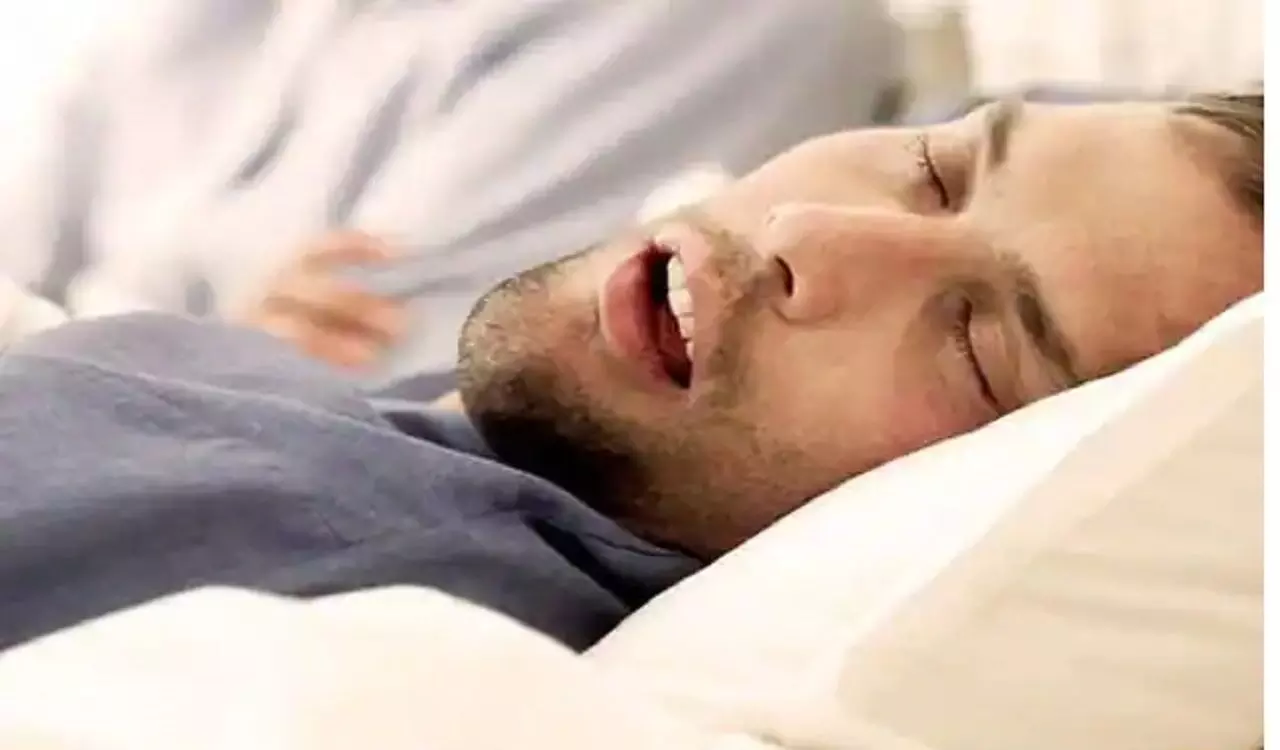 Snoring problem : खर्राटो को नजरअंदाज करना हो सकता है खतरनाक