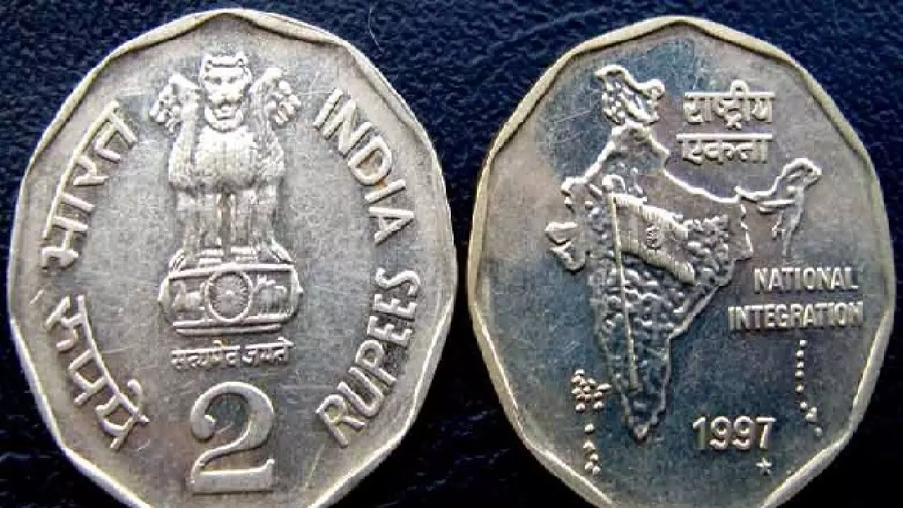 यदि आपके पास भारत के नक़्शे वाला 2 का सिक्का है जिसमे झंडे का चित्र बना हो तो आपको मिलेंगे इतने करोड़ रूपए, जानिए कैसे?