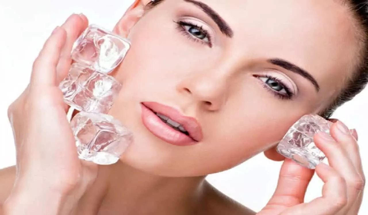 Ice Therapy For Skin: चेहरे पर बर्फ लगाने के फायदे, नहीं पड़ेगी कभी फेसिअल की जरूरत