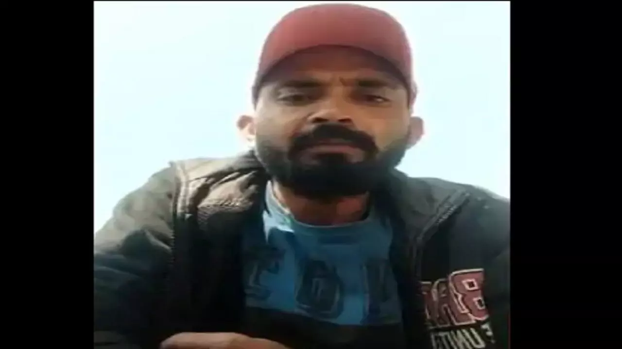 REWA: प्रेमिका के बारातियों पर प्रेमी ने किया फायर, एक बाराती घायल, पुलिस सुरक्षा में हुई शादी REWA: प्रेमिका के बारातियों पर प्रेमी ने किया फायर, एक बाराती घायल, पुलिस सुरक्षा में हुई शादी