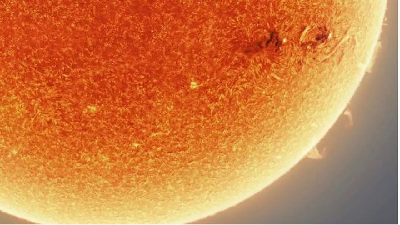 clearest picture of the sun: आपने सूरज की इससे ज़्यादा करीब और साफ़ तस्वीर नहीं देखी होगी