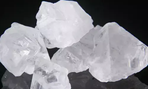 FITKARI VASTU TIPS: फिटकरी का उपाय कर बदल सकते है आप अपनी किस्मत, एक बार जरूर जानना चाहिए FITKARI VASTU TIPS: फिटकरी का उपाय कर बदल सकते है आप अपनी किस्मत, एक बार जरूर जानना चाहिए