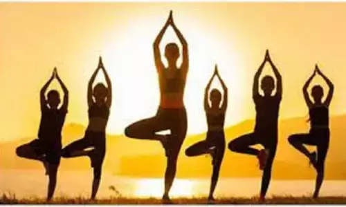 Yoga Tips: पेट और कमर की चर्बी को करना चाहते हैं दूर तो करें ये योगासन Yoga Tips: पेट और कमर की चर्बी को करना चाहते हैं दूर तो करें ये योगासन