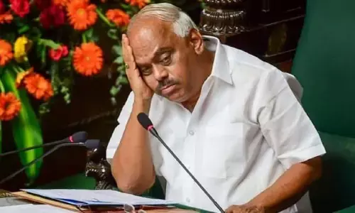 रेप और महिलाओं के लिए इस लीचड़ कांग्रेस विधायक ने बहुत बेहूदी बात कही, सभा में बैठे बाकी लोग बेशर्मी से हंस रहे थे रेप और महिलाओं के लिए इस लीचड़ कांग्रेस विधायक ने बहुत बेहूदी बात कही, सभा में बैठे बाकी लोग बेशर्मी से हंस रहे थे