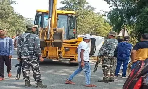 Chhattisgarh: बीच सड़क पर पलटा STF का वाहन, घायल हो गये 4 जवान, 1 की हालत गंभीर Chhattisgarh: बीच सड़क पर पलटा STF का वाहन, घायल हो गये 4 जवान, 1 की हालत गंभीर