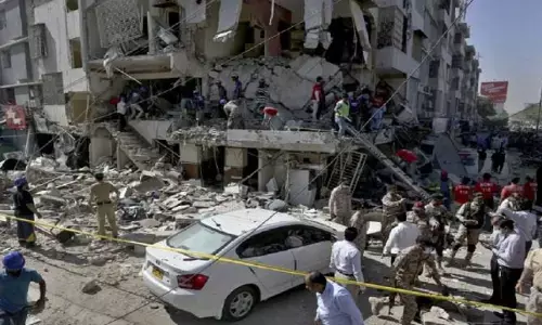 Pakistan Bomb Blast: पाकिस्तान के कराची में धमाका, अब तक 12 लोगों की मौत, देखें ब्लास्ट का भयावह वीडियो