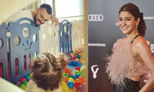 विराट कोहली और अनुष्का शर्मा की बेटी के चेहरे की मिली एक झलक, देखने में बेहद क्यूट है Vamika विराट कोहली और अनुष्का शर्मा की बेटी के चेहरे की मिली एक झलक, देखने में बेहद क्यूट है Vamika