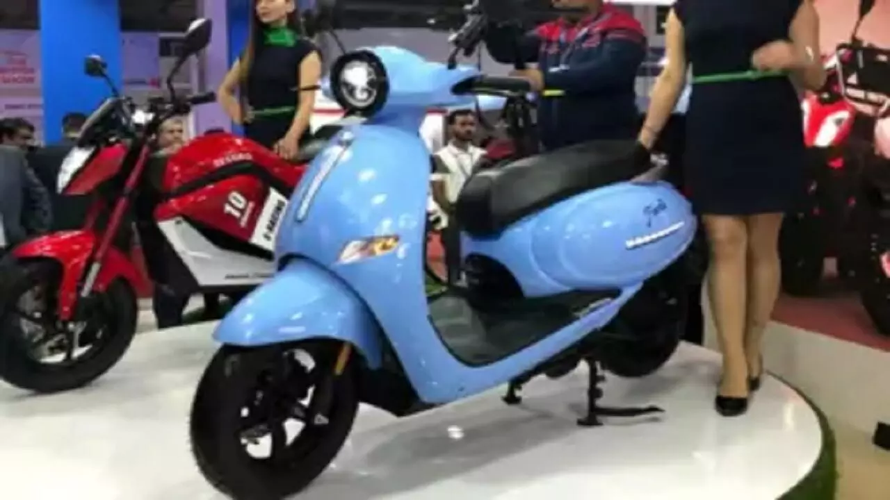 Best Electric Scooter: सिंगल चार्ज में 120 KM की रेंज देता है ये नया E-स्कूटर, टॉप स्पीड 60Kmph
