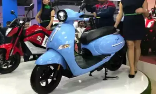 Best Electric Scooter: सिंगल चार्ज में 120 KM की रेंज देता है ये नया E-स्कूटर, टॉप स्पीड 60Kmph