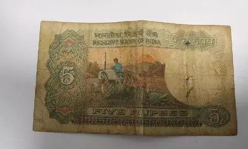 5 की नोट से करे घर में टोटका, होने लगेगी पैसो की बारिश, जेब में होंगे पैसे ही पैसे, बन जायेंगे करोड़पति, जानिए कैसे?
