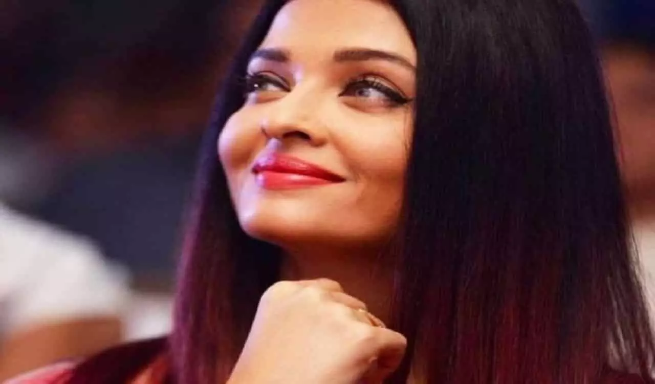 बच्चन खानदान की बहुरानी ऐश्वर्या राय को जब बॉडीशेम होने से लेकर पर्पल लिपस्टिक लगाने के लिए ट्रोल किया गया बच्चन खानदान की बहुरानी ऐश्वर्या राय को जब बॉडीशेम होने से लेकर पर्पल लिपस्टिक लगाने के लिए ट्रोल किया गया