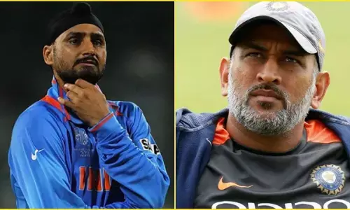 संन्यास लेते ही हरभजन ने दिखाया तेवर, धोनी को लेकर कह डाला कुछ ऐसा, मचा बवंडर! संन्यास लेते ही हरभजन ने दिखाया तेवर, धोनी को लेकर कह डाला कुछ ऐसा, मचा बवंडर!