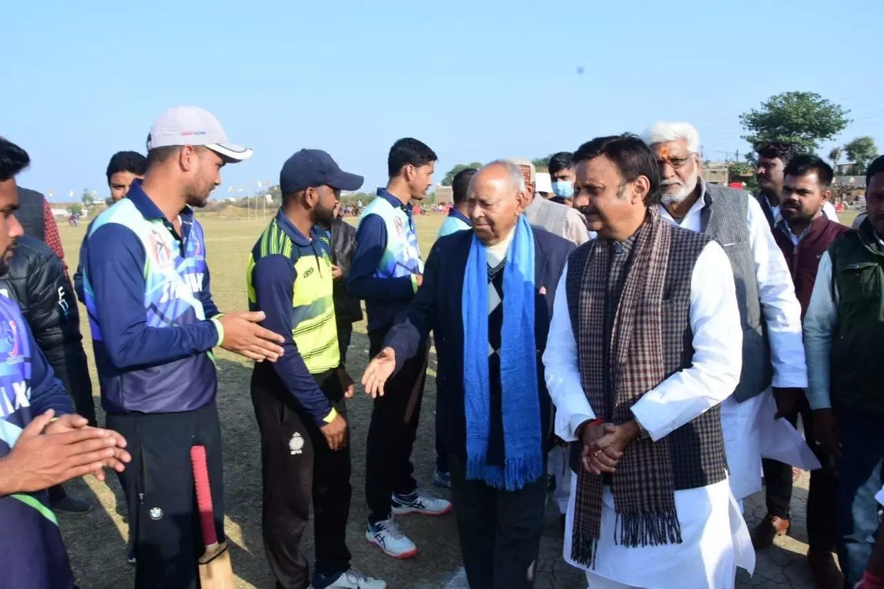 Rewa News: स्व. भैयालाल शुक्ल स्मृति क्रिकेट टूर्नामेंट के विजेताओं को सांसद-विधायक ने किया पुरस्कृत