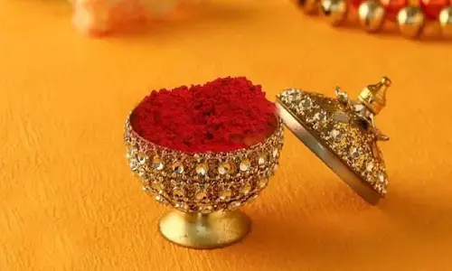 सिंदूर के टोटके से बन जाएंगे मुकेश अंबानी जैसे मालामाल, पूरी होती है मनोकामनाएं, जानिए!