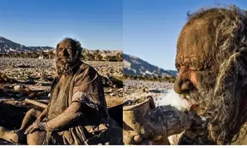 मिलिए दुनिया के सबसे घिनहे आदमी से, जो 67 साल से नहाया ही नहीं, छी रे