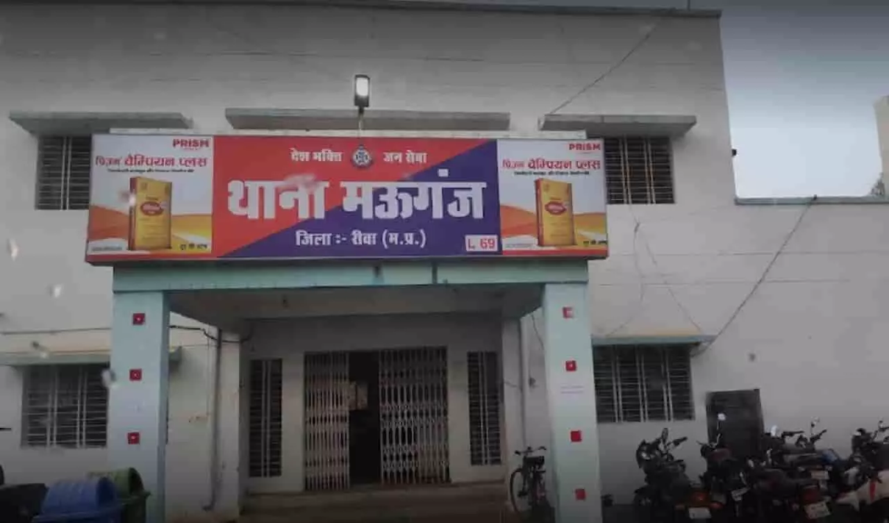 रीवा: हादसा और हत्या में उलझी श्रमिक की मौत, परिजनों ने सड़क पर रखा शव