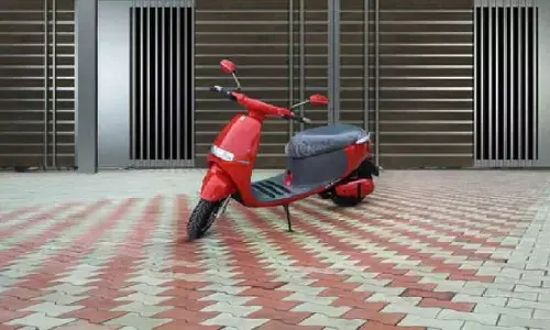 Raftaar Galaxy Electric Scooter with strong battery backup and stylish look know price