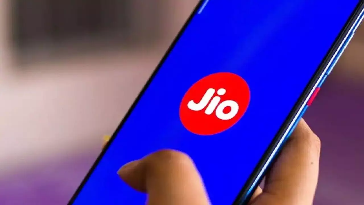Jio Recharge Plan: जियो के इस प्लान ने मचाया धमाका, दे रहा 84GB डेटा और इतने सारे Benefits
