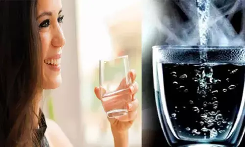 गर्म पानी पीने के अनेकों फायदे: Garm Pani Peene Ke Fayde