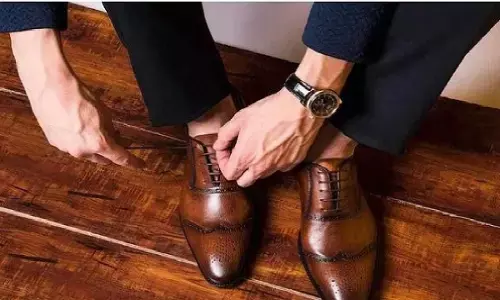 घर के इन स्थानों पर पहनते है जूते तो हो जाए सावधान नहीं तो हो जाएगा अनर्थ, जानिए!