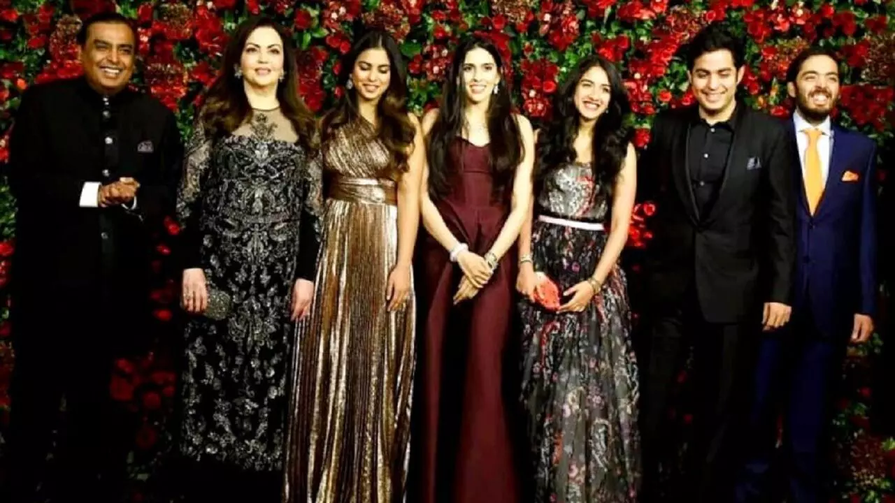 अंबानी परिवार का इतिहास: किसके सिर पर होगा रिलायंस इंडस्ट्रीज का ताज, अनिल और मुकेश का हुआ था झगड़ा अंबानी परिवार का इतिहास: किसके सिर पर होगा रिलायंस इंडस्ट्रीज का ताज, अनिल और मुकेश का हुआ था झगड़ा