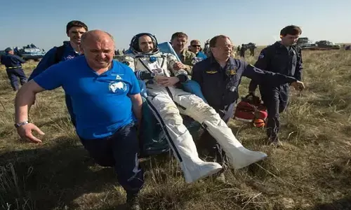 स्पेस में रहने के बाद जब एस्ट्रोनॉट धरती में आते हैं तो उन्हें बड़ी अजीब दिक्कतें झेलनी पड़ती हैं