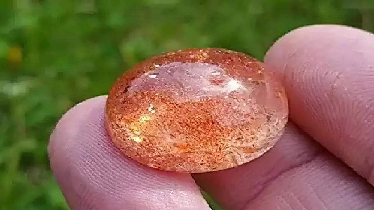 सनस्टोन रत्न पहनते ही मिलेगा दुनिया का हर सुख, आप पड़ेंगे सब पर भारी, बड़े-बड़े नेता करेंगे आपको सलाम, जानिए! सनस्टोन रत्न पहनते ही मिलेगा दुनिया का हर सुख, आप पड़ेंगे सब पर भारी, बड़े-बड़े नेता करेंगे आपको सलाम, जानिए!