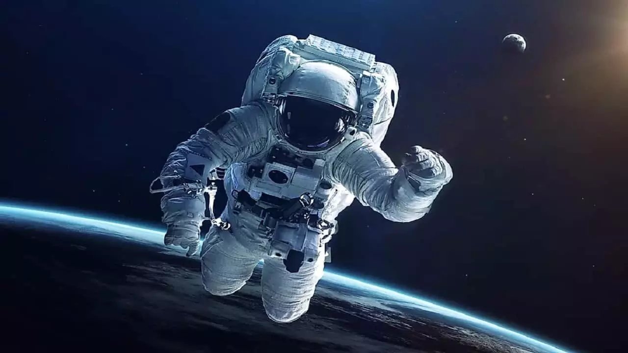 Astronaut बनने के लिए क्या करना पड़ता है और कैसे मिलती है NASA में नौकरी?