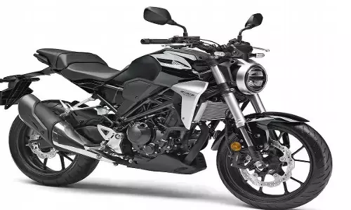 Honda ने लांच कि नई CB300R, इस बल्कि लुक वाली बाइक की कीमत और स्पेसिफिकेशन आपको दीवाना बना देंगी Honda ने लांच कि नई CB300R, इस बल्कि लुक वाली बाइक की कीमत और स्पेसिफिकेशन आपको दीवाना बना देंगी
