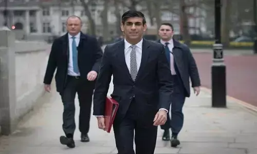 Rishi Sunak: कौन हैं भारतीय मूल के ऋषि सुनक जो UK के अगले प्रधानमंत्री बन सकते हैं