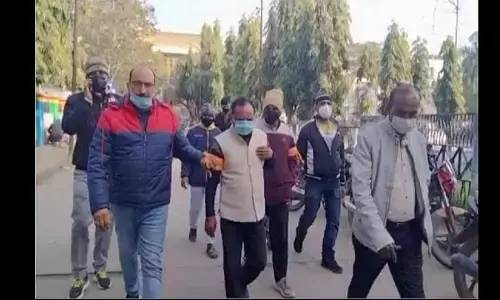 father son arrested from Bhopal cheated 10 lakhs as EOW officer