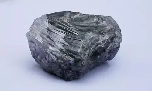 कभी देखा है काला हीरा, दूसरी दुनिया से पृथ्वी में आया, कीमत जान कर होश उड़ जाएंगे