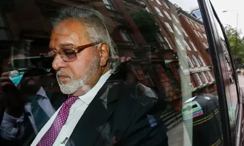 अब लंदन में विजय माल्या ने क्या कांड कर दिया कि उसे अपना महल छोड़ना पड़ रहा है अब लंदन में विजय माल्या ने क्या कांड कर दिया कि उसे अपना महल छोड़ना पड़ रहा है