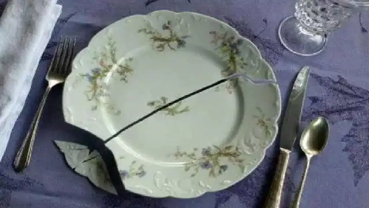 घर में मौजूद ये चीज़े कर देती है सब कुछ नष्ट, आपकी खुशियाँ को कर देती है बर्बाद, जानिए!