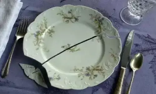 घर में मौजूद ये चीज़े कर देती है सब कुछ नष्ट, आपकी खुशियाँ को कर देती है बर्बाद, जानिए!